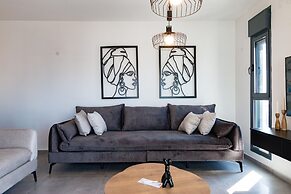Luxury APT 3 BR New Tower Parking
