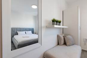 Luxury APT 3 BR New Tower Parking