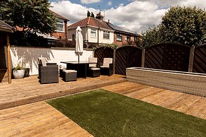 3 Bed House - Sleeps 6 - Garden - Parking - Wifi