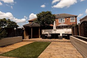 3 Bed House - Sleeps 6 - Garden - Parking - Wifi