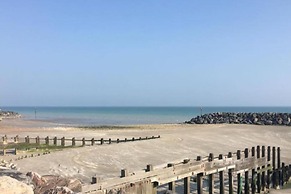 Remarkable Seaside Apartment - Sleeps 4