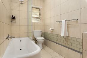 Caprice Court 6