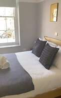 Stunning Studio Flat w/ Picturesque View - Bath!