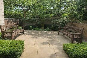 Roomspace -The Courtyard Penthouse