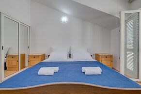 Spacious apartment Zvone with 3 balconies and parking