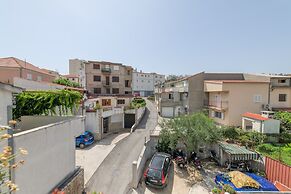 Spacious apartment Zvone with 3 balconies and parking