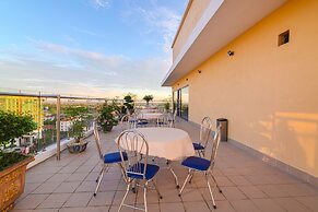 AD41 HOTEL HUE CS1