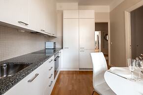 2ndhomes Top Floor 3BR Apartment w Sauna