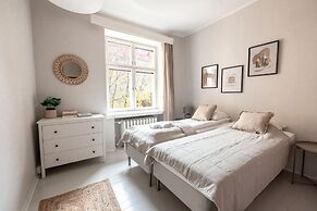2ndhomes Bright & Spacious 5BR Apartment