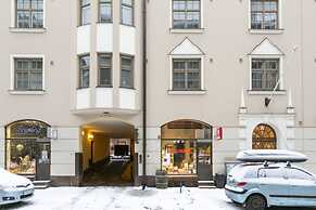 2ndhomes Bright & Spacious 5BR Apartment