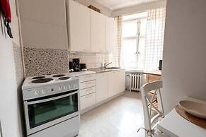 2ndhomes Bright & Spacious 5BR Apartment