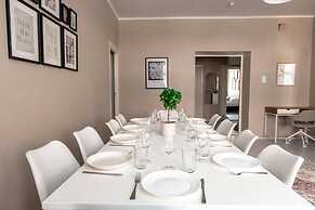 2ndhomes Bright & Spacious 5BR Apartment