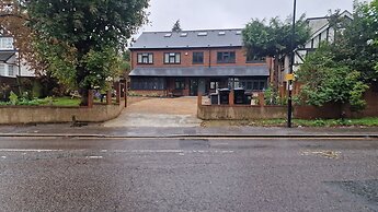 Inviting 1 Bed Apartment in Purley