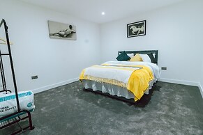 Stunning 1-bed Apartment in Purley