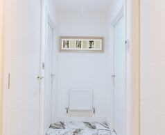 Charming 2-bed Apartment in Purley