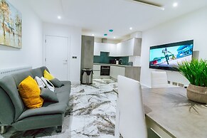 Charming 2-bed Apartment in Purley