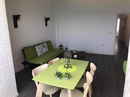 1 Bed Chalet - Sleeps 2 - Pets - Pool - Parking