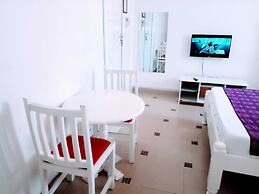 Lux Suites Bustani studio Apartments