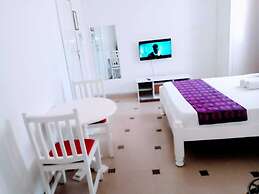 Lux Suites Bustani studio Apartments