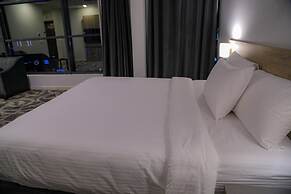 Laten Suites Al Salim Plaza