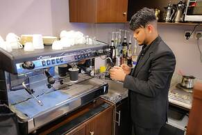 Laten Suites Al Salim Plaza