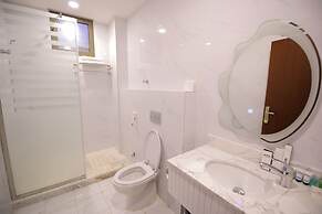 Laten Suites Al Salim Plaza