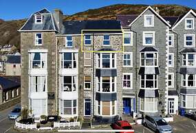 Remarkable 1-bed Seaview Beach Apartment Barmouth