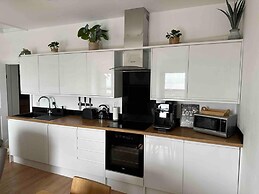 Remarkable 1-bed Seaview Beach Apartment Barmouth