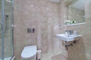 3 Bed Flat by Limehouse Basin