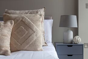 3 Bed Flat by Limehouse Basin