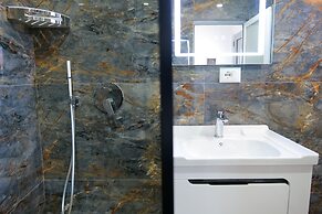 Lux Apartments