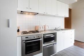 Lovely 2BR Apartment in West Perth With Parking!
