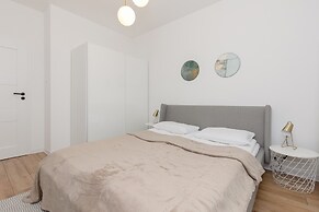 Spacious Apartment by Renters