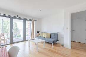 Vibrant 1BD Flat w/ Private Balcony, Camberwell!