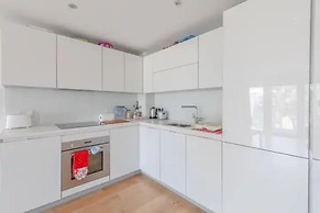 Vibrant 1BD Flat w/ Private Balcony, Camberwell!