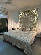 Hollywood Apartment
