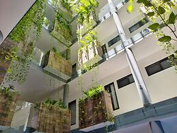 Hollywood Apartment