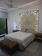 Hollywood Apartment
