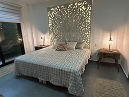 Hollywood Apartment