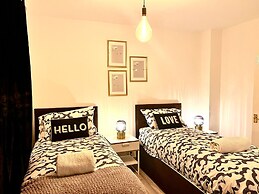 Modern Renovated 2-bedroom House