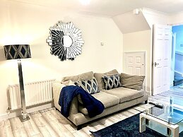 Modern Renovated 2-bedroom House