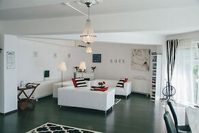 YOUness WELLness Clinic & Retreat