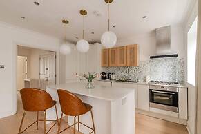 Beautiful 2 Bed, 2 Bath Abode In Dulwich