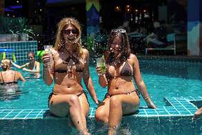 Mad Monkey Phuket