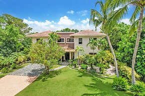 4-BR Pool Villa - Garden & Beach Access