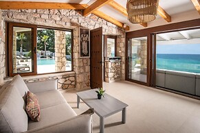 Villa Bala - Seaside Luxury Villa!