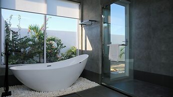 Lake Side Deluxe Villa