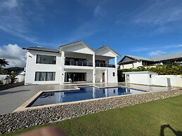Lake Side Deluxe Villa