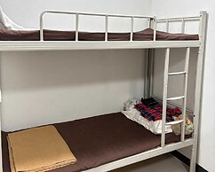 OYO 75577 Palace Hostel