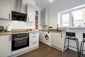 Immaculate 6-bed House in Newcastle